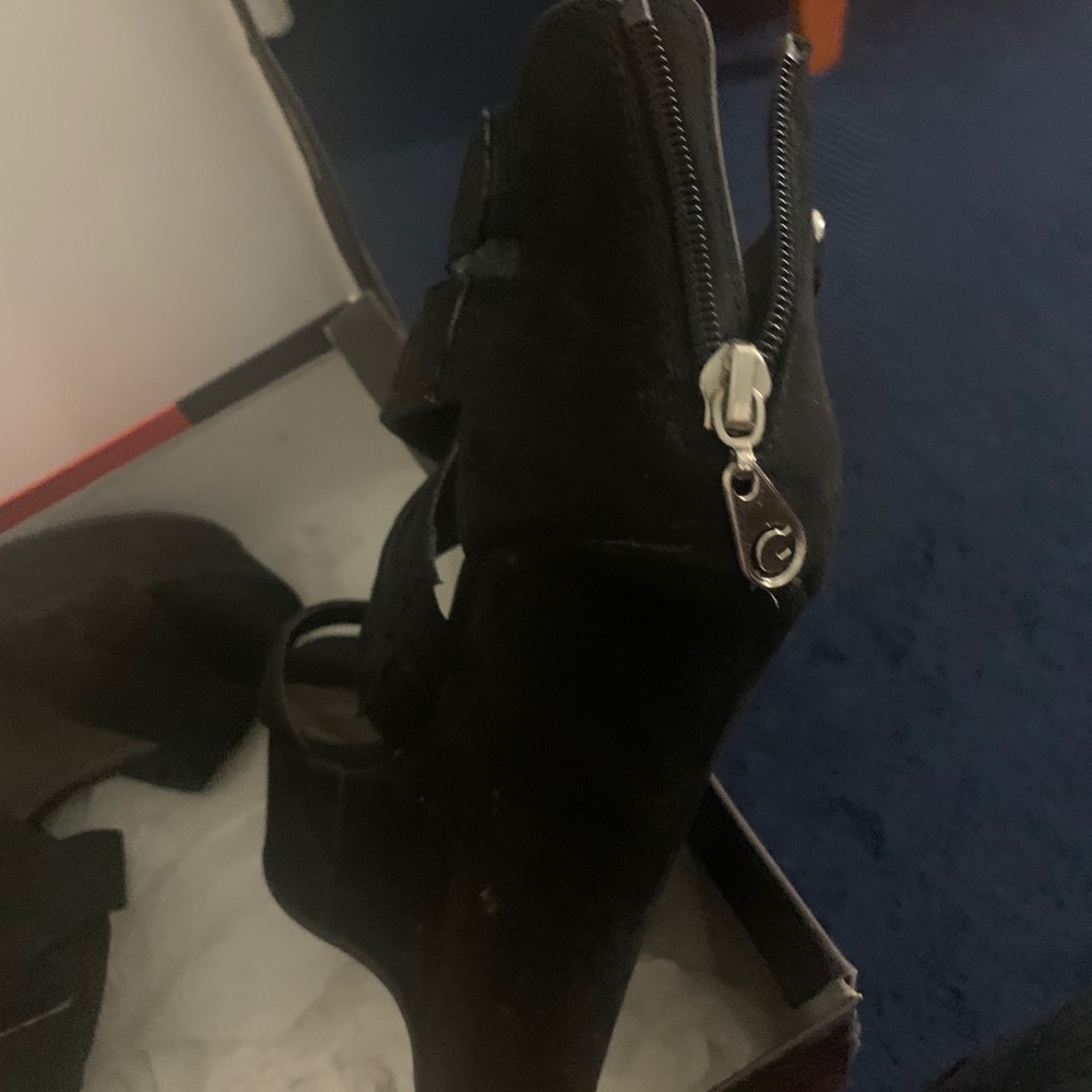 Shoes - Picture 3 of 8